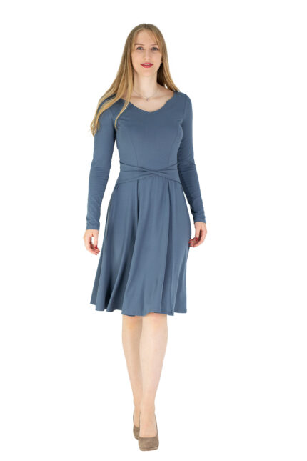 Schwingendes Tanzkleid Sabina mit langem Arm und Wendegürtel in hellem Jeansblau